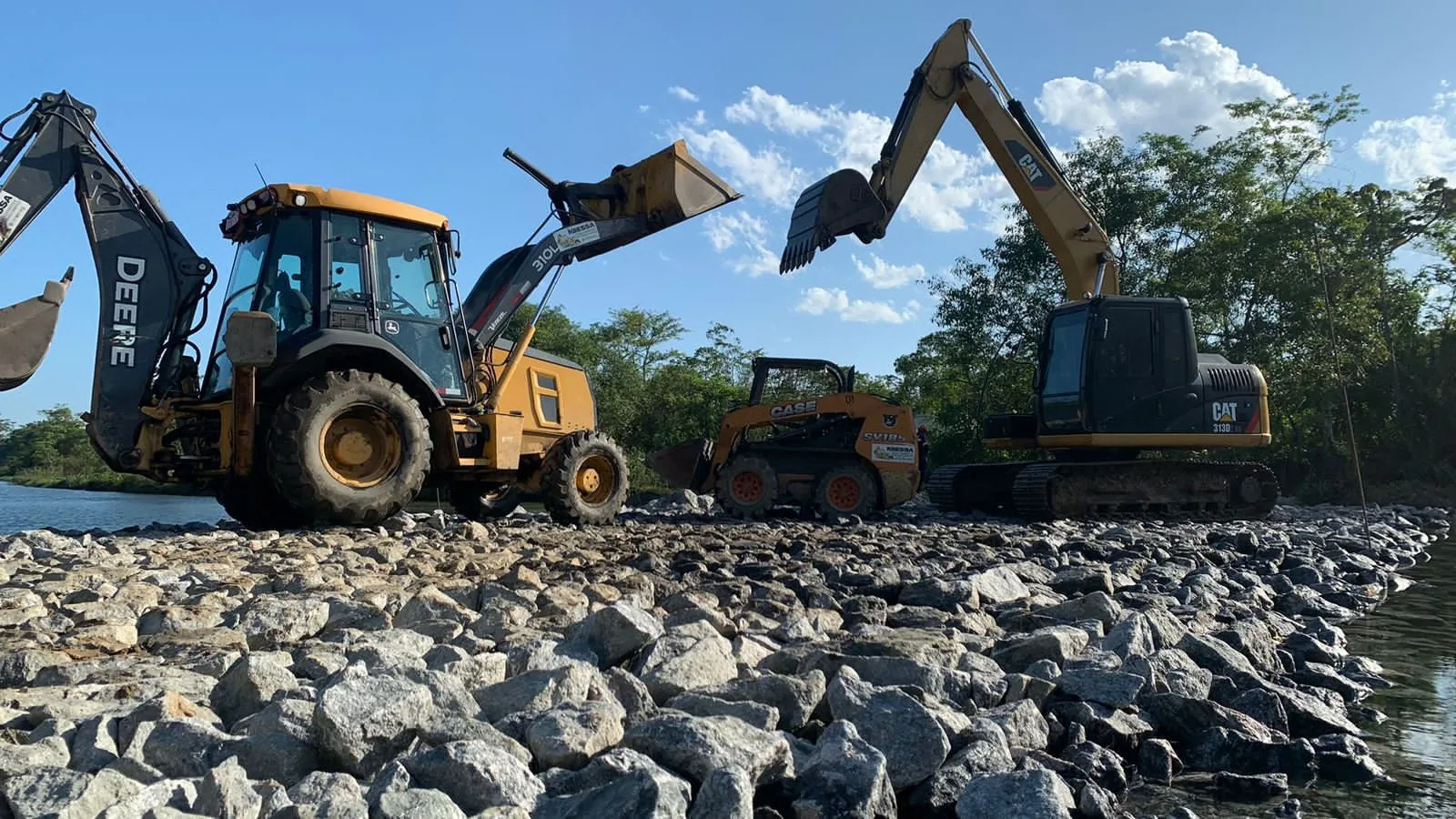 Foto 4 — M Bessa Locações: equipamentos e serviços de terraplenagem em Cubatão